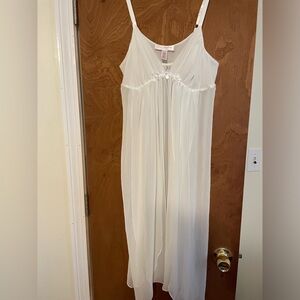 Oscar de La Renta sheer nightgown